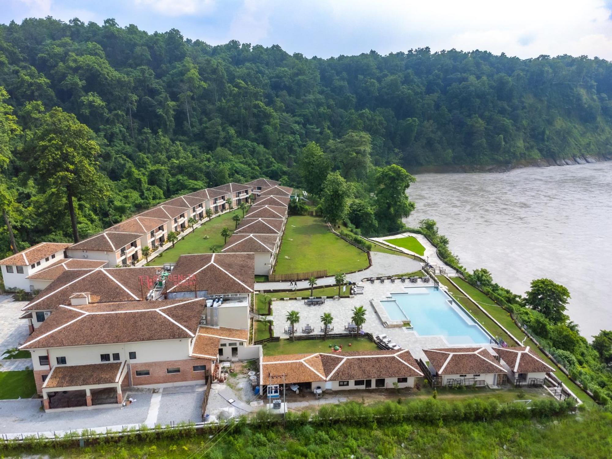 Regenta Resort & Spa By Riverside, チトワン エクステリア 写真