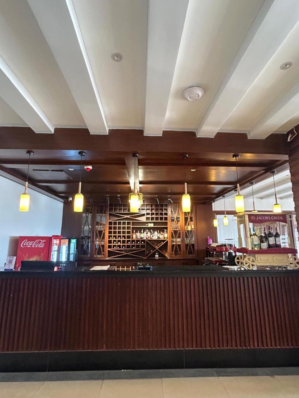 Regenta Resort & Spa By Riverside, チトワン エクステリア 写真