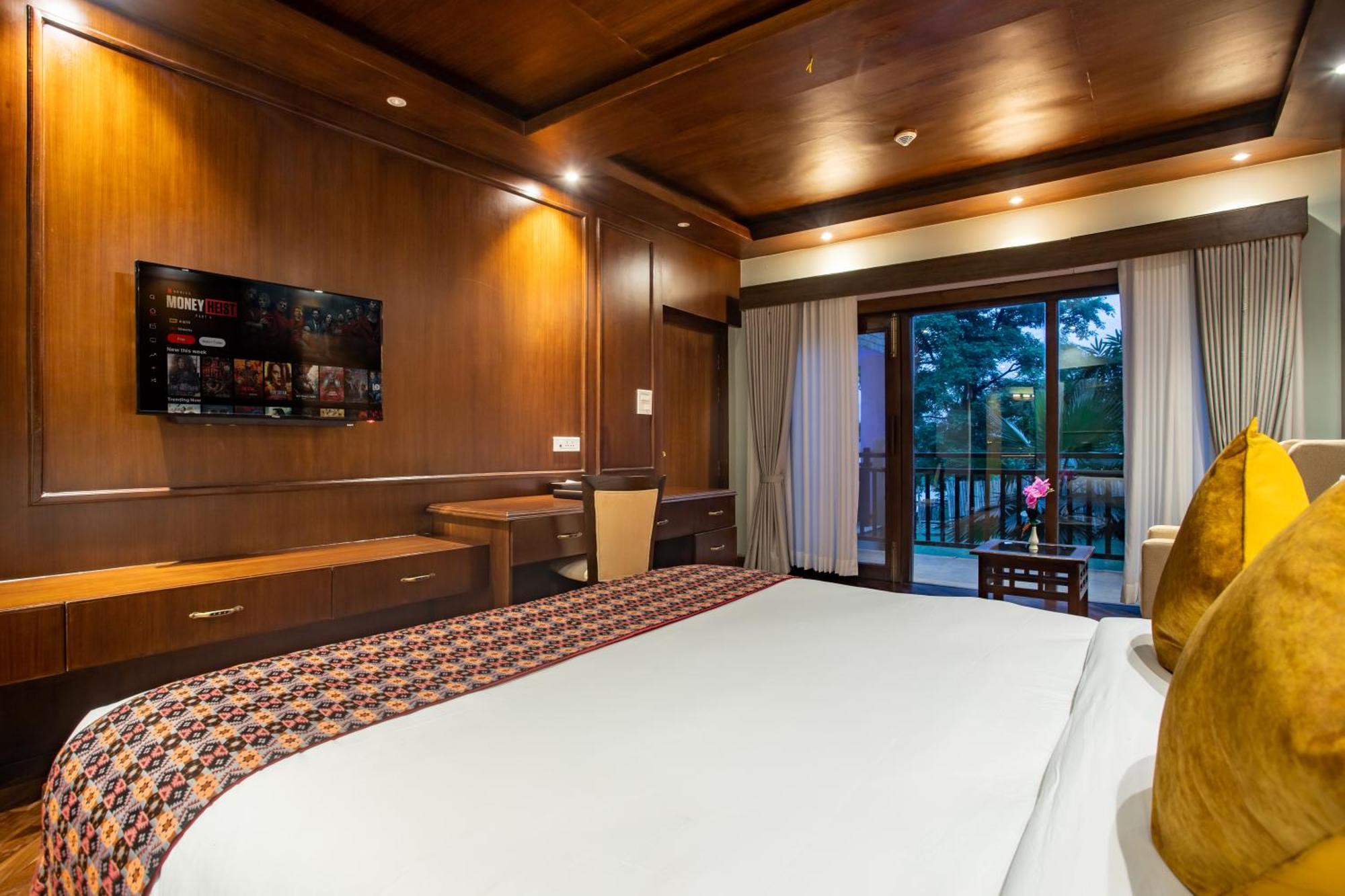 Regenta Resort & Spa By Riverside, チトワン エクステリア 写真