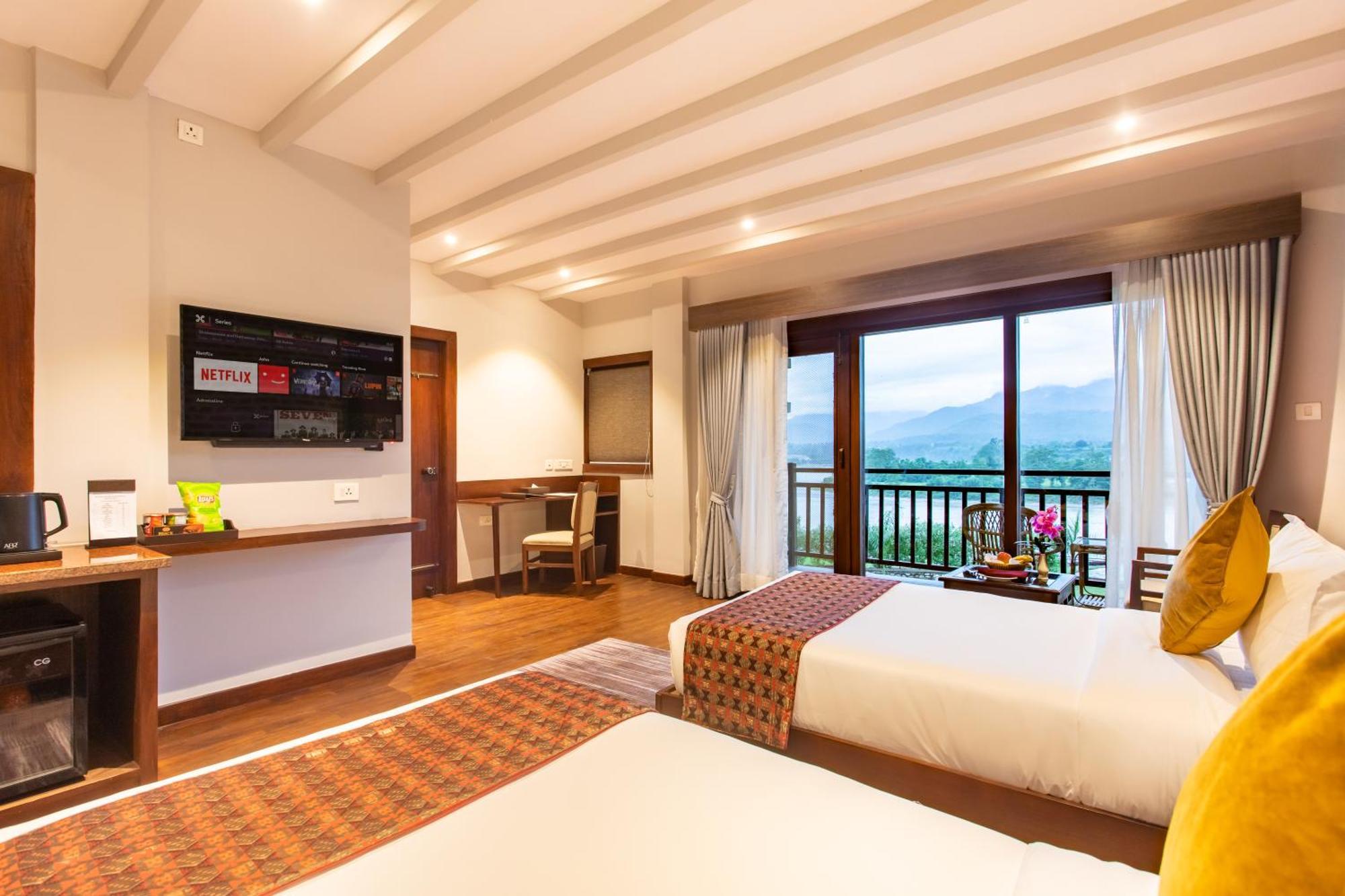 Regenta Resort & Spa By Riverside, チトワン エクステリア 写真