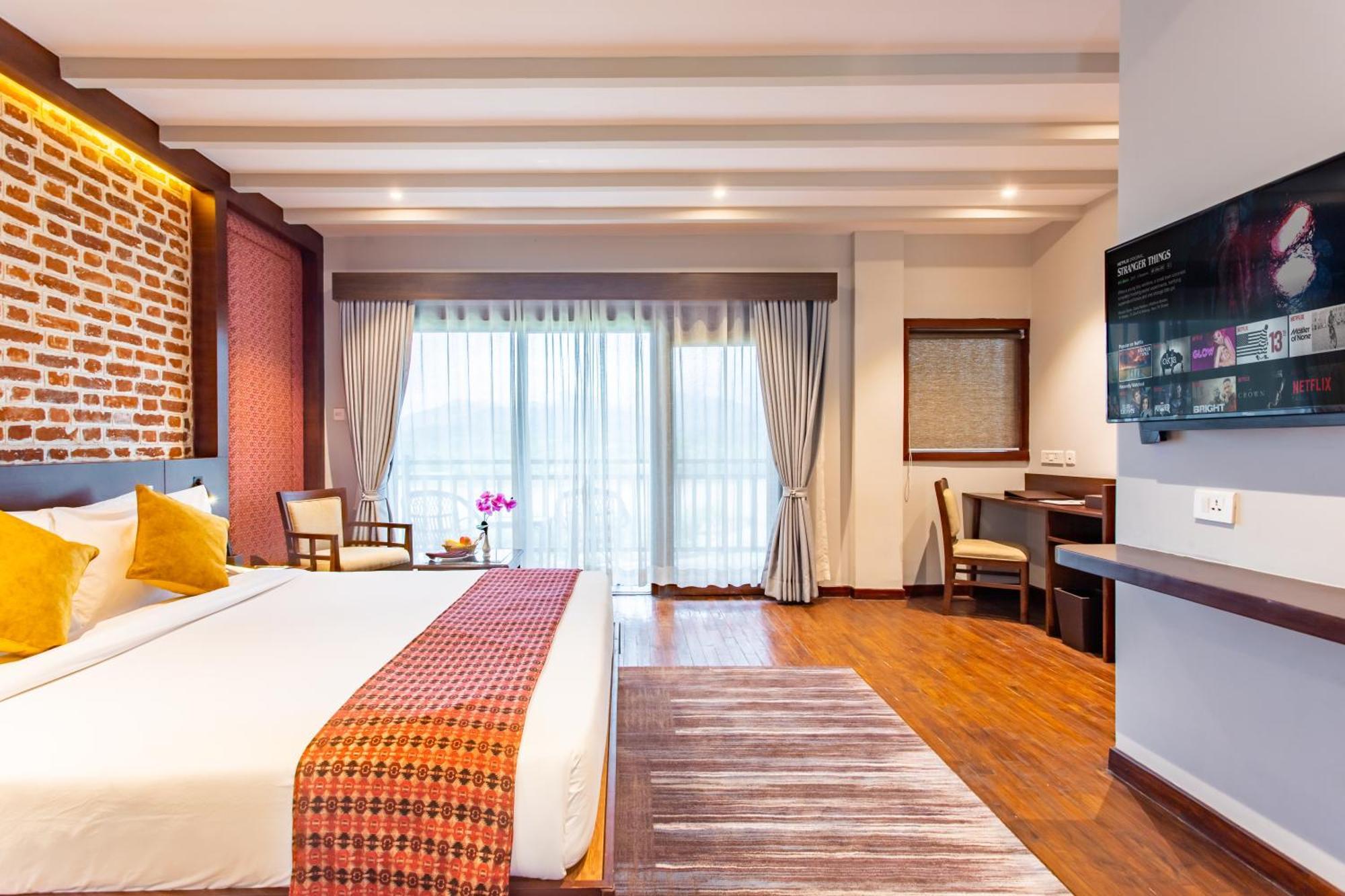 Regenta Resort & Spa By Riverside, チトワン エクステリア 写真