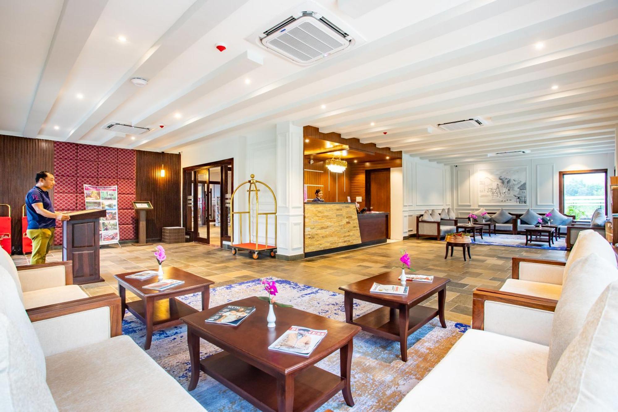 Regenta Resort & Spa By Riverside, チトワン エクステリア 写真