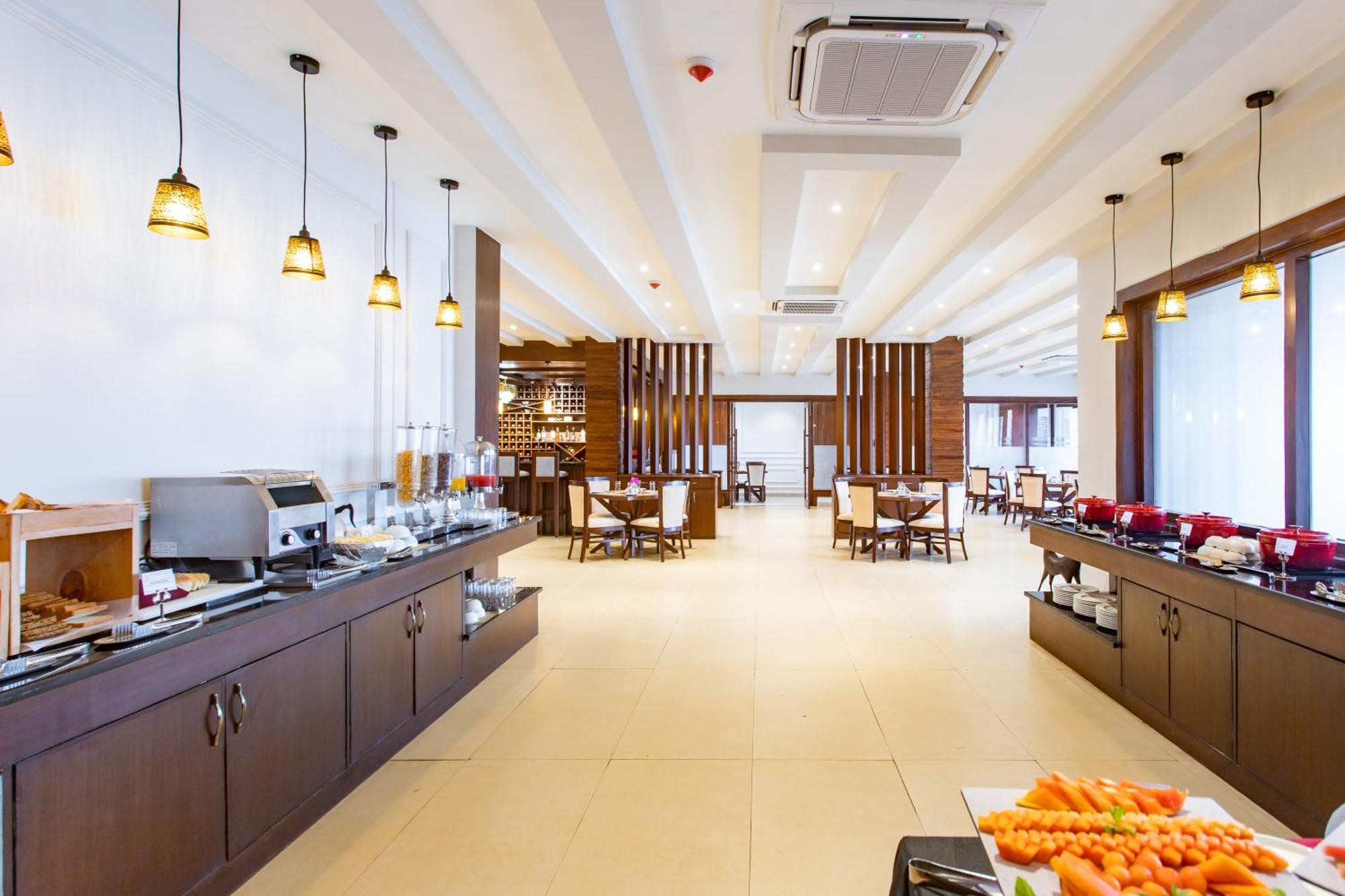 Regenta Resort & Spa By Riverside, チトワン エクステリア 写真